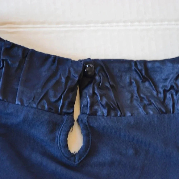 5/$25 Navy Sleeveless top - Picture 5 of 6